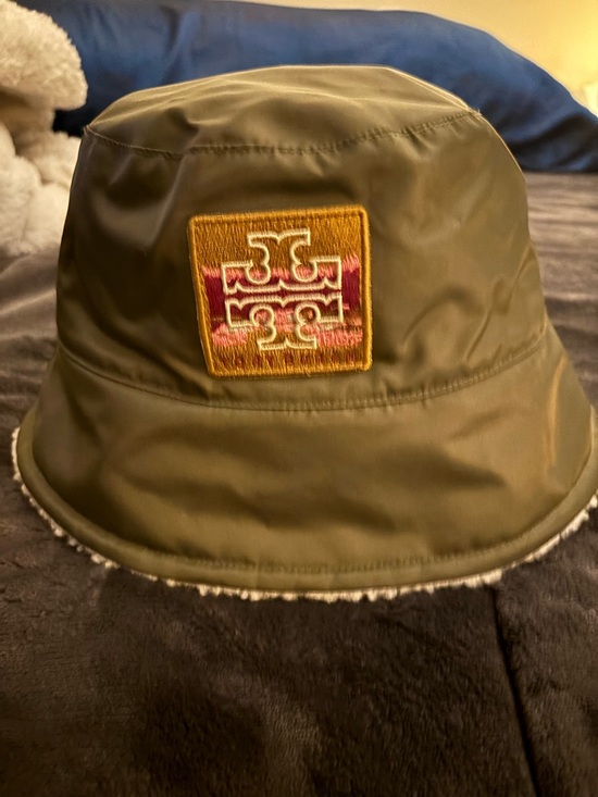 Tory Burch NWT Olive Grn Insulated Reversible Bucket Hat with Patch main image 5